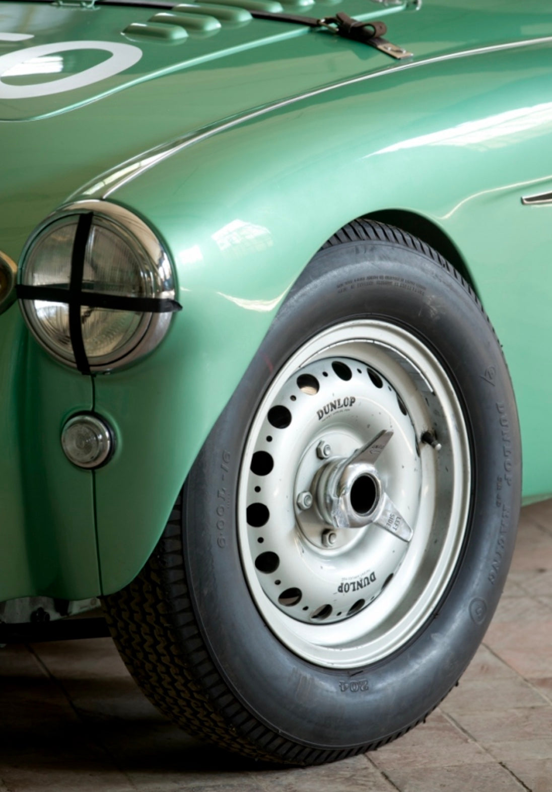 15x5.5" Dunlop D-Type Alloy Wheel - 42mm
